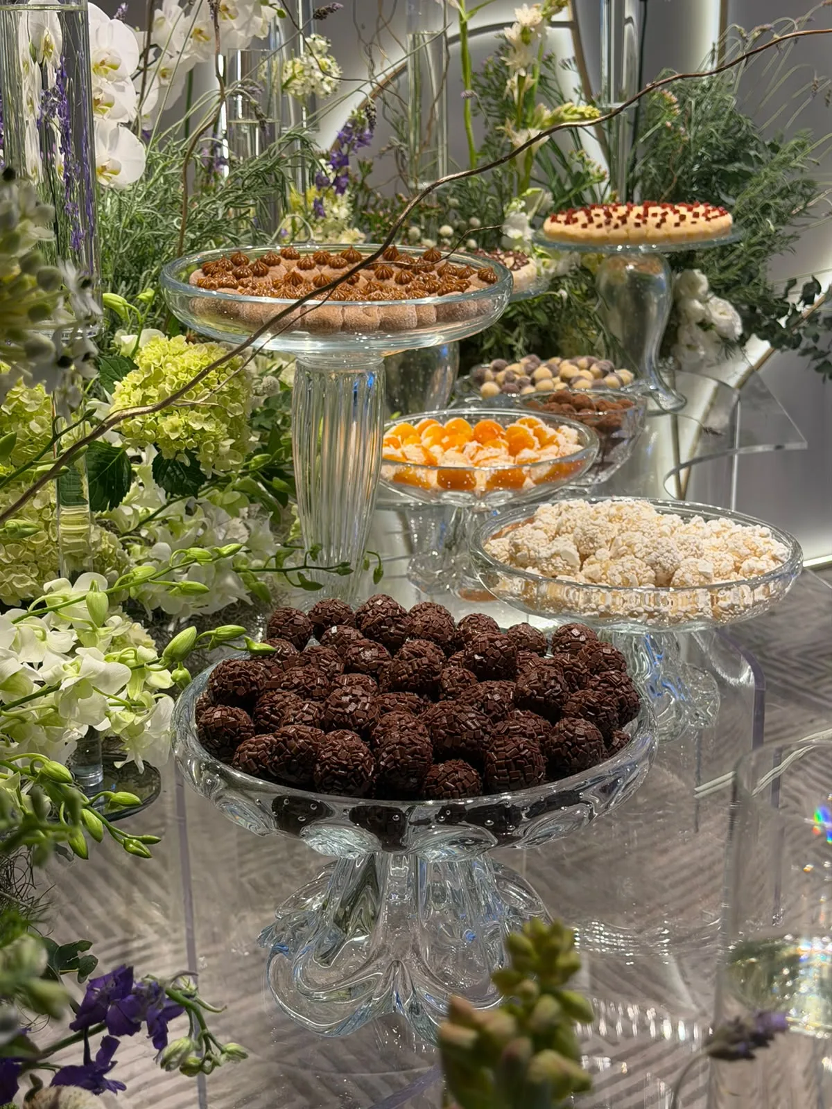 Suportes de cristal com doces — Casamento