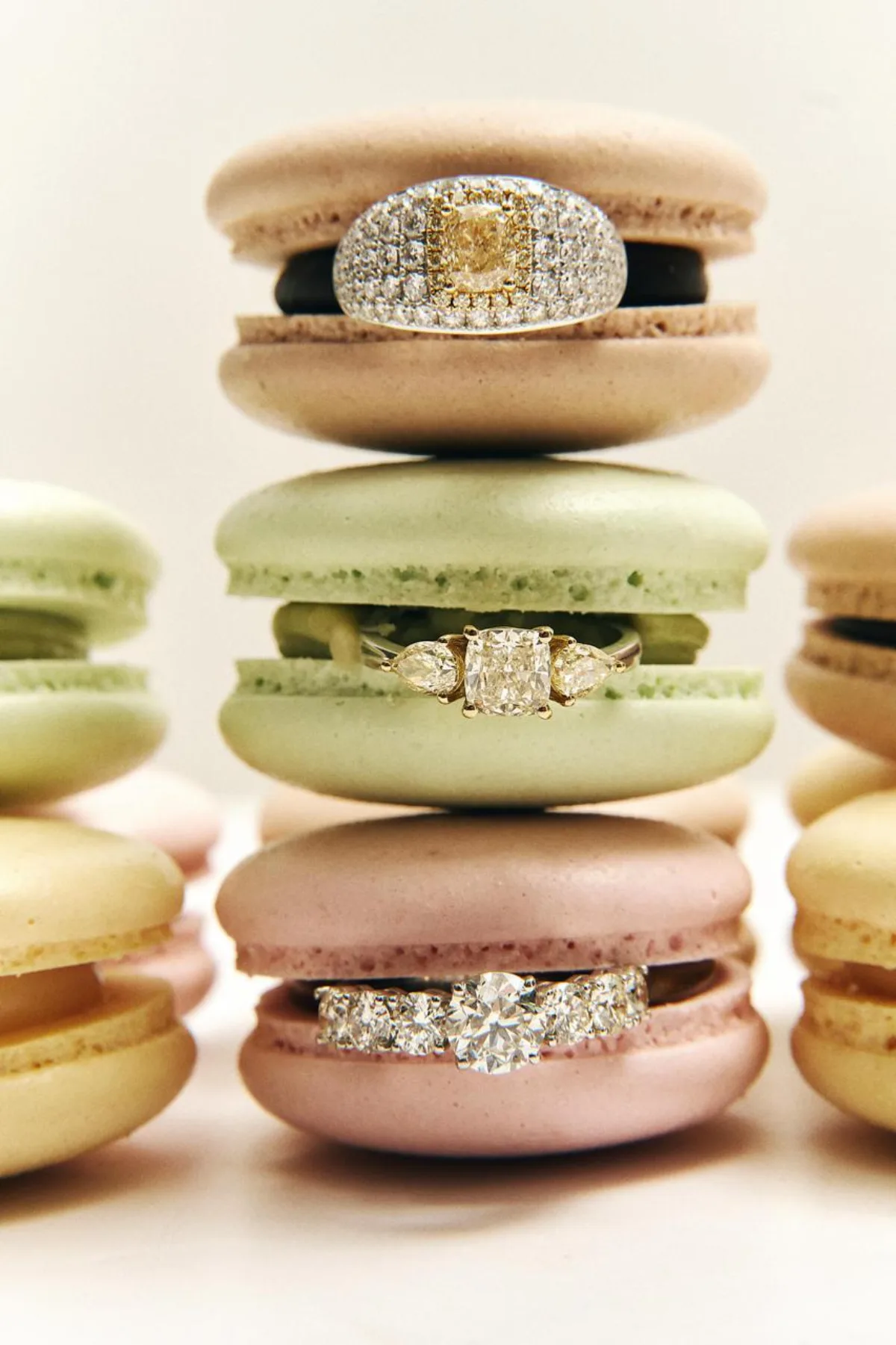 Macarons com anéis de noivado — Dassa Danna
