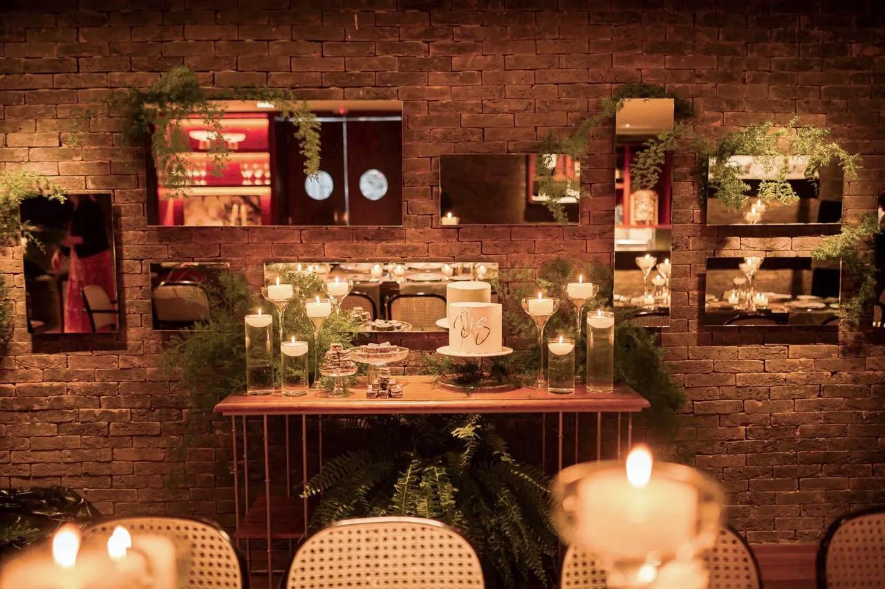Mesa do bolo e doces — Aniversário na Casa Tua