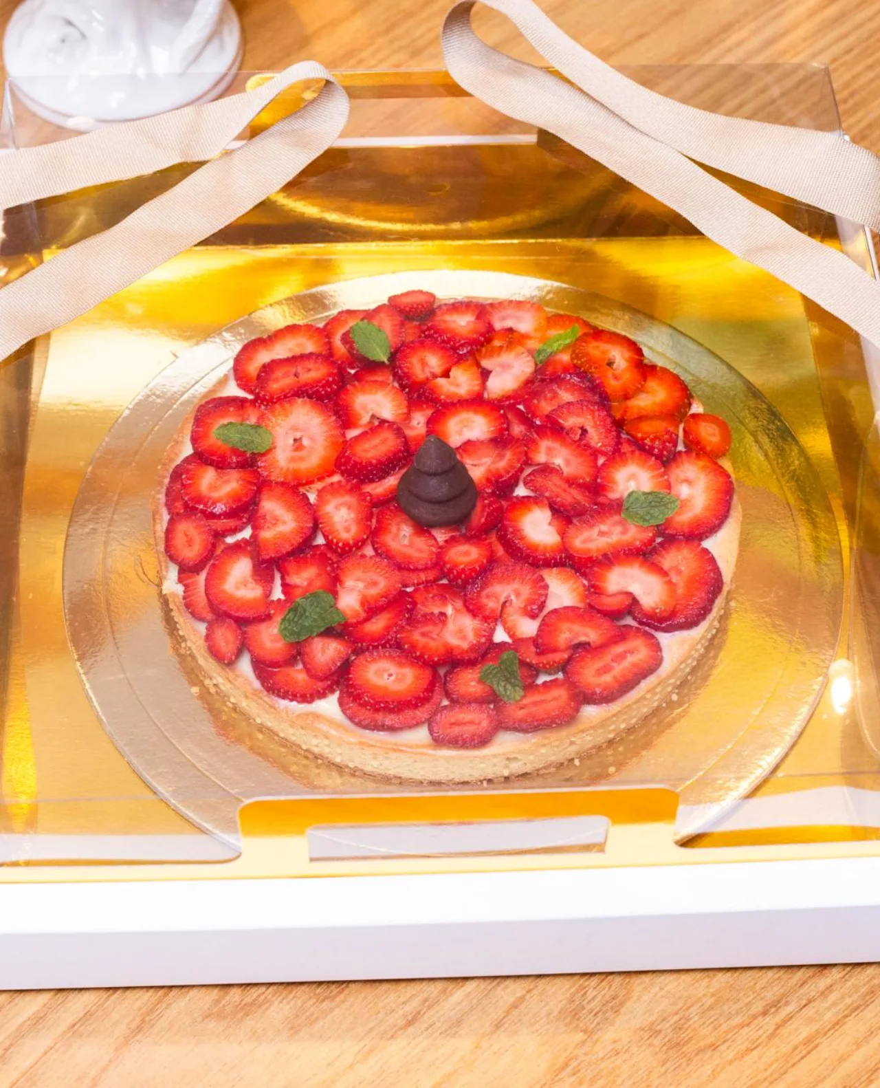 Torta de morangos com raspas de chocolate — Natal